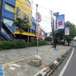 Reklame Berdiri di Atas Jalur Disabilitas, Wajah Kota Karawang Dipertanyakan IMG-20260304-WA0073